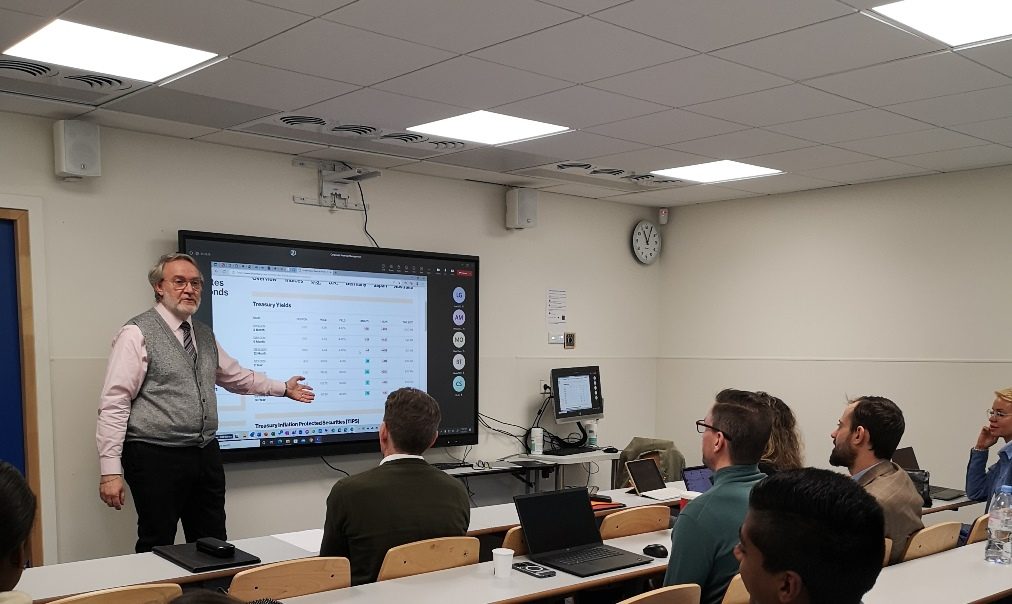 Prof. Mantovani teaching